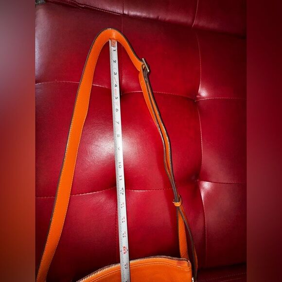 π§‘β Bright Rich Orange Pebbled Leather Crossbody Bag π§‘
Lots of pockets - Picture 16 of 16